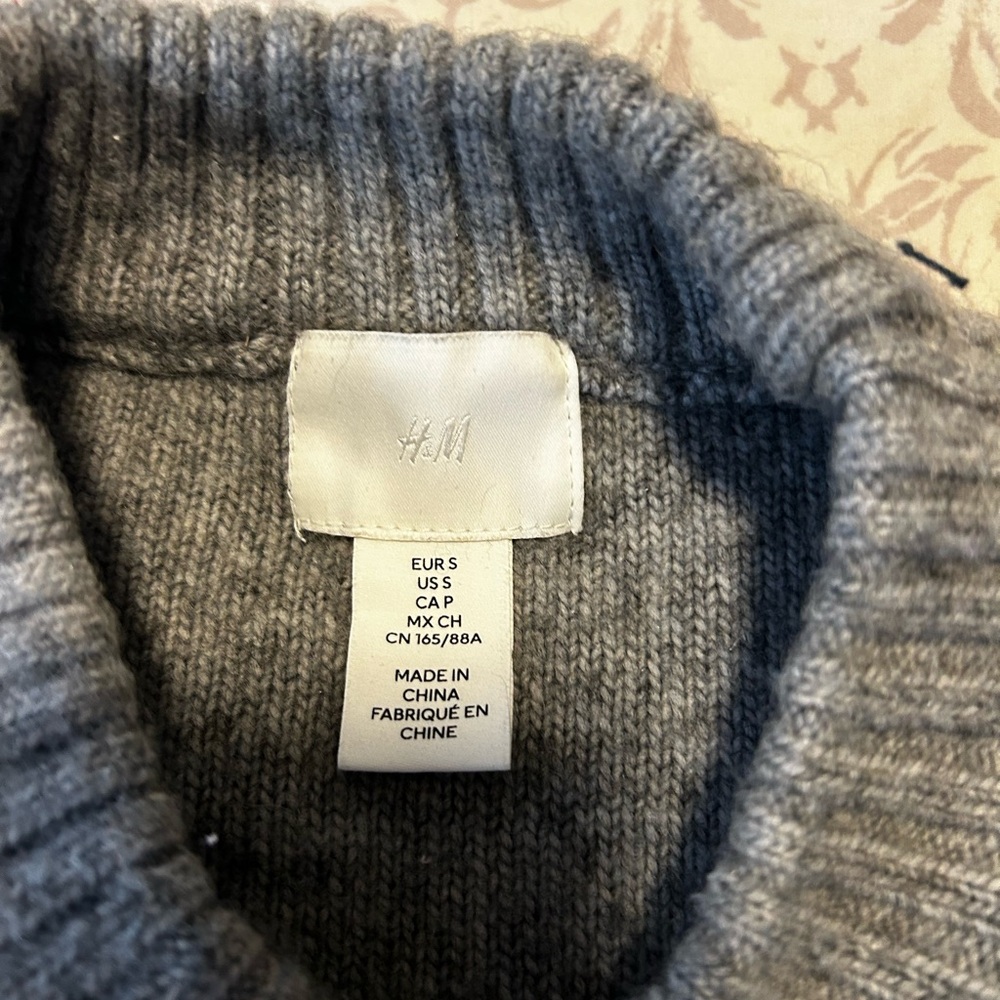 Cable Knit Cropped Grey Sweater
